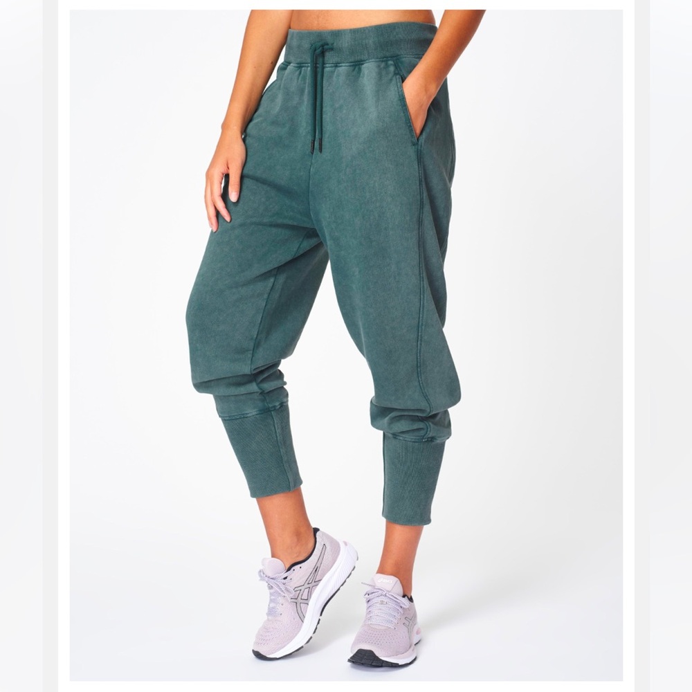 MOVING SALE! Sweaty Betty Gary Cropped Sweatpants